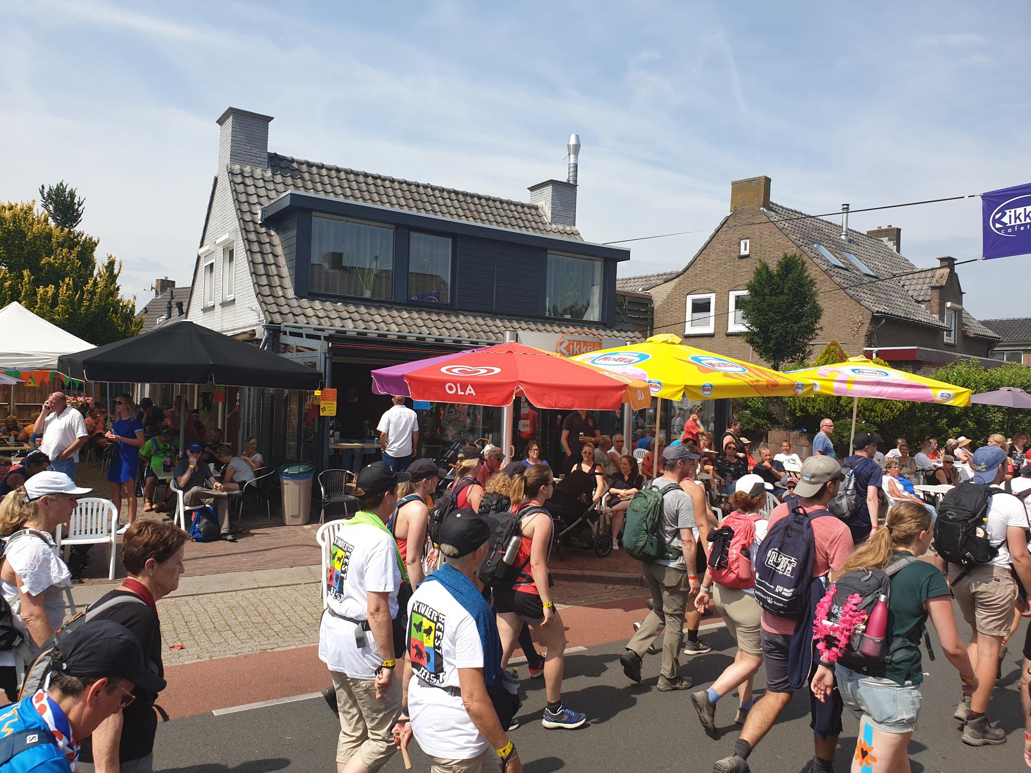 Cafetaria Rikken geeft Vierdaagsewandelaars laatste zetje