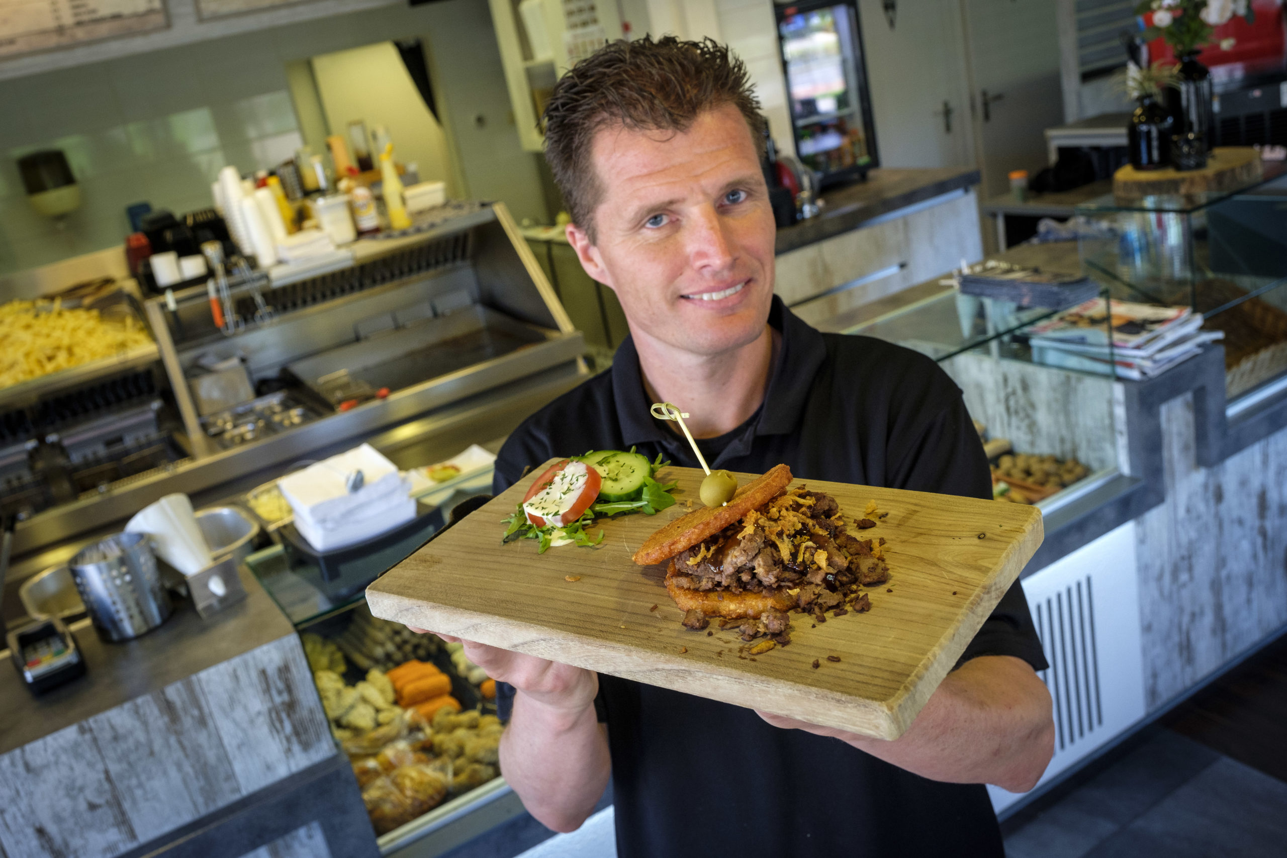 Patrick Nieuwveld met de Friza. (C) Roel Dijkstra / Foto: Fred Libochant

