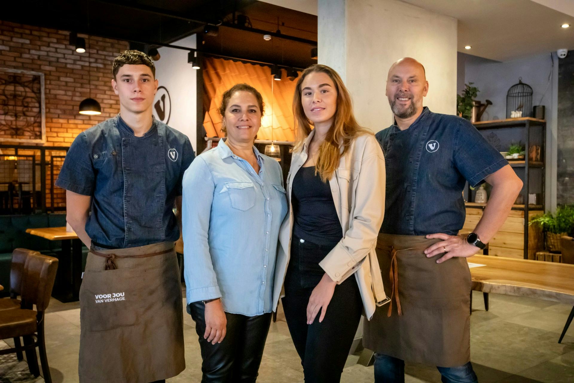 Marco de Vries met zijn vrouw Samira, dochter er Soraya en zoon Amir.