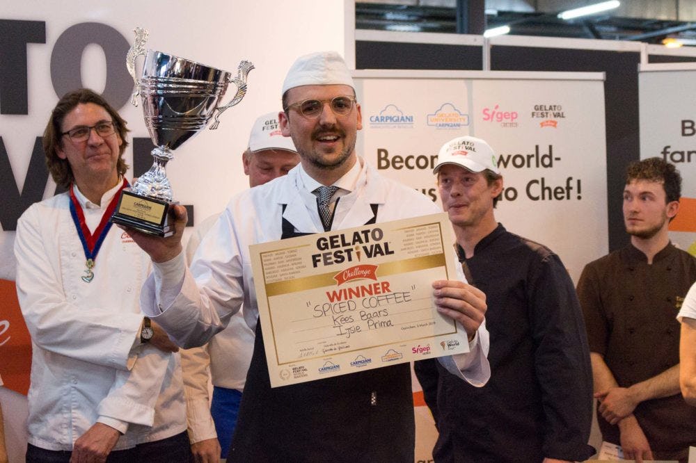 Kees Baars van IJsie Prima in Callantsoog werd vorig jaar Nederlands Kampioen met zijn ‘Spiced Coffee met Kardemom-ijs’.