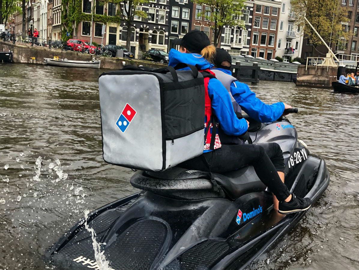 Domino's Pizza bezorgt per waterscooter