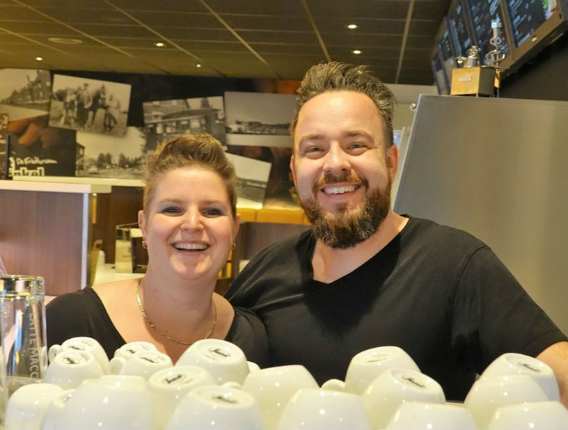 Ondernemers Eetwinkel De Frietkroam praten de hele dag Duits