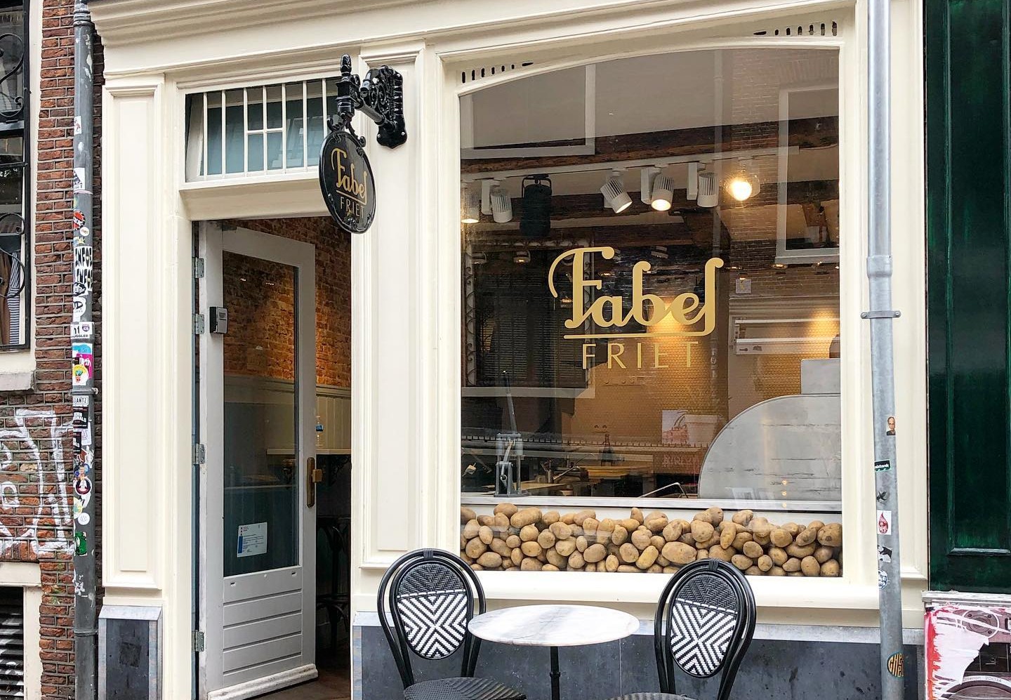 Ambitieuze studenten openen Fabel Friet in Amsterdam: 'We willen een begrip worden'