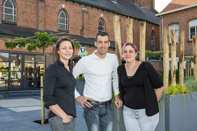 V.l.n.r.: Mirjam Sariman-Luitjens, Daniël Luitjens
en Barbara de Pillecyn-Luitjens. Foto: Peter Roek