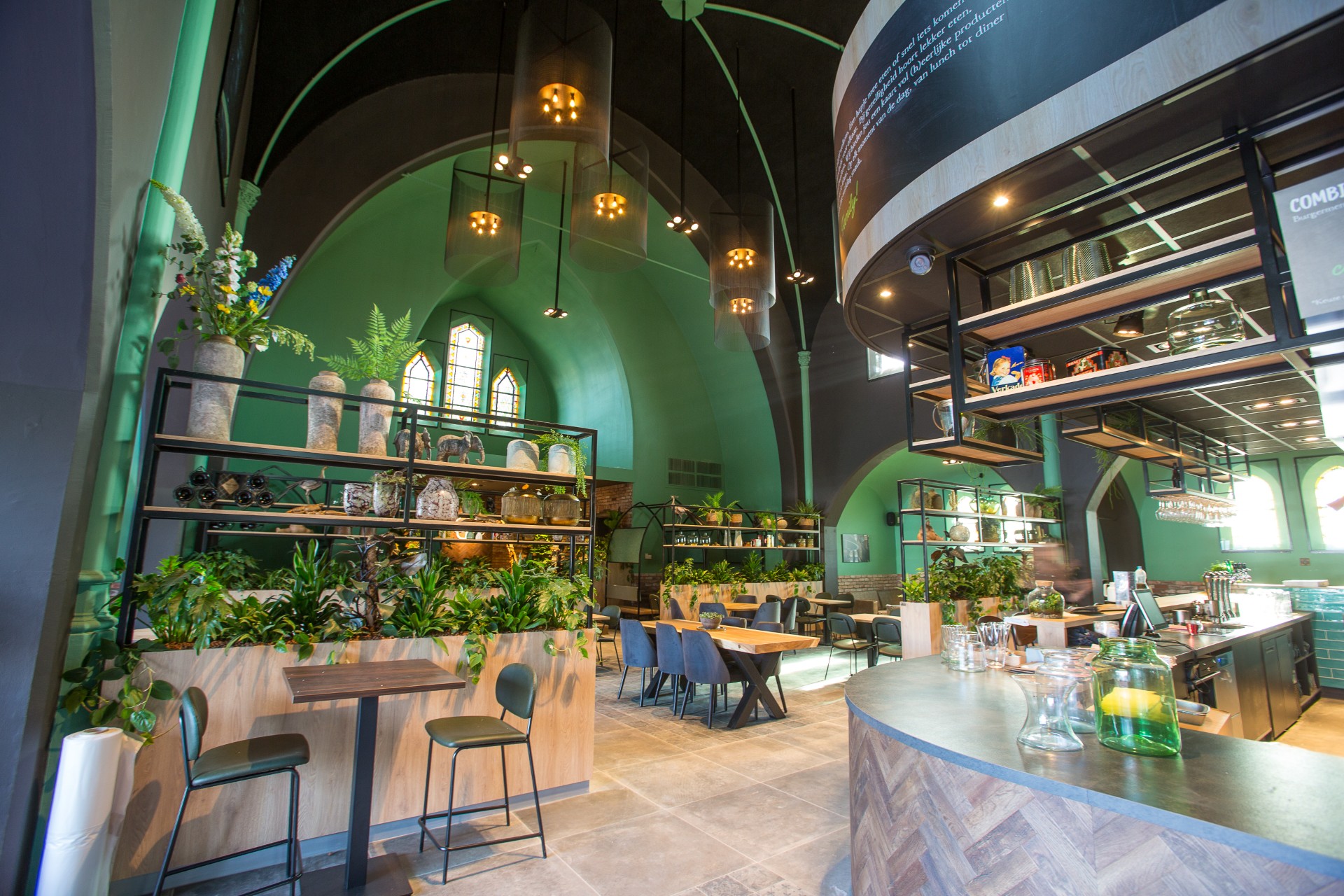 Uniek in cafetarialand: Family Axel opent in kerk