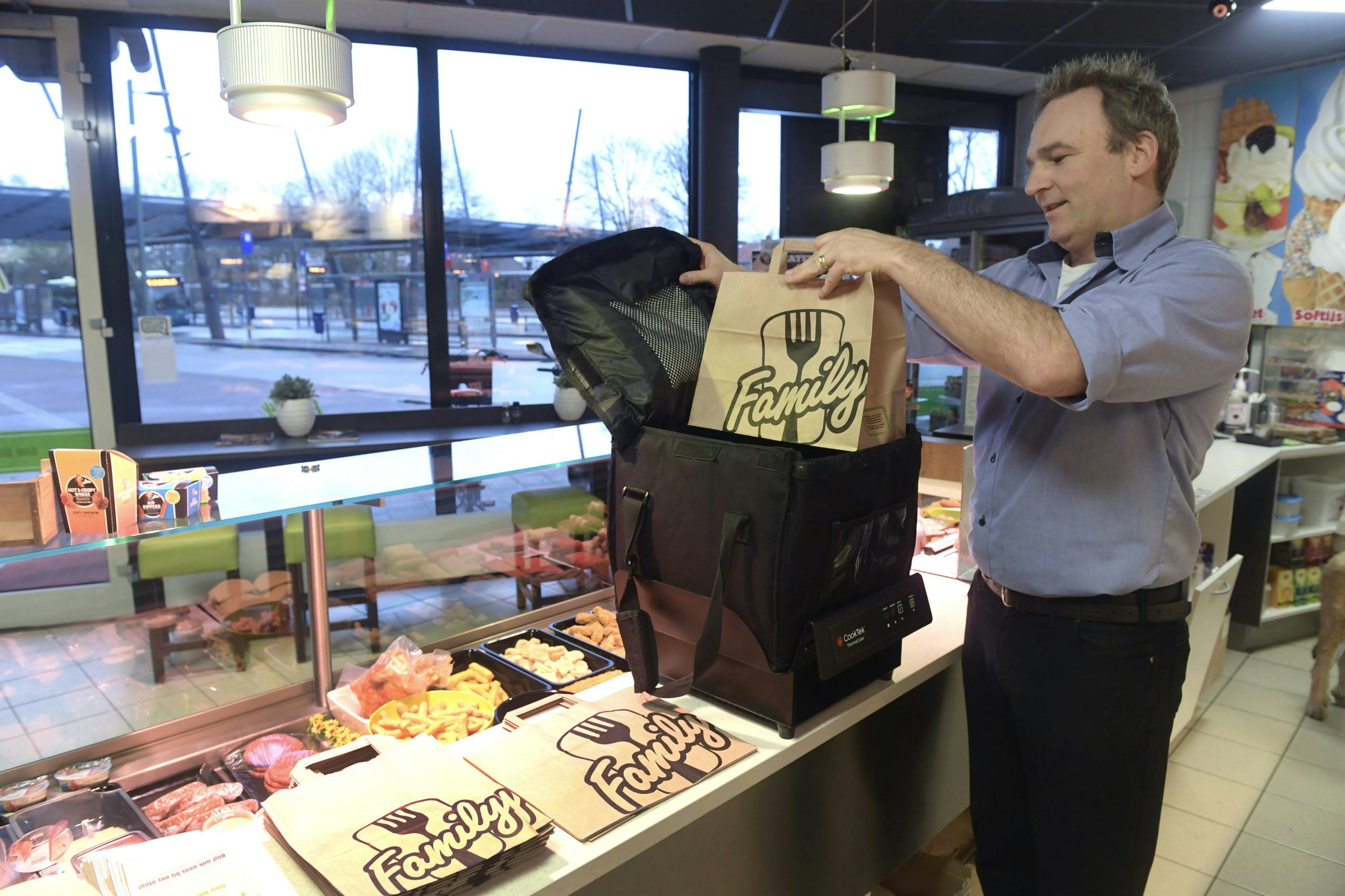 Onderzoek: cafetaria's halen 27 procent meer omzet uit maaltijdbezorging