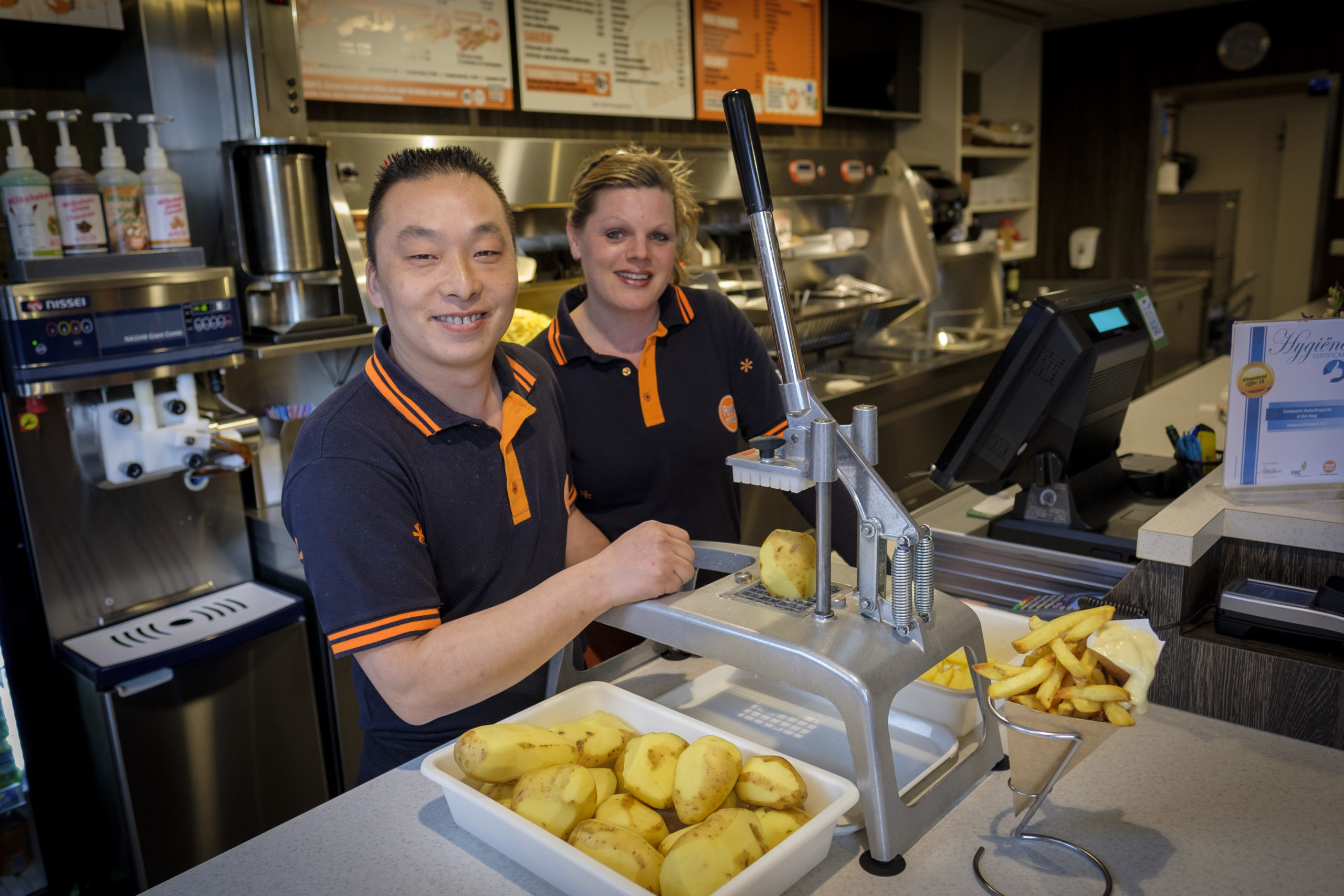 (C) Roel Dijkstra / Joep van der Pal



Cafetaria Foodmaster Ambachtsgaarde - Den Haag - Wen Su Dong