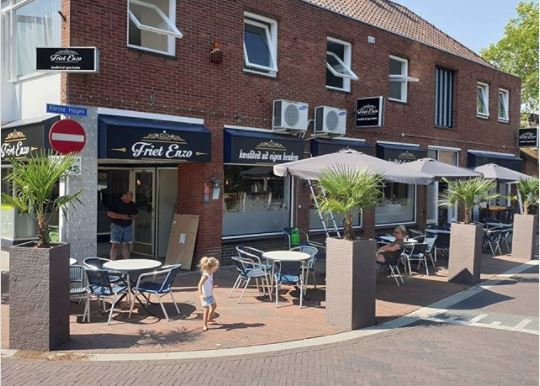 Jonge broers op de ouderwetse toer met Friet Enzo in Eibergen