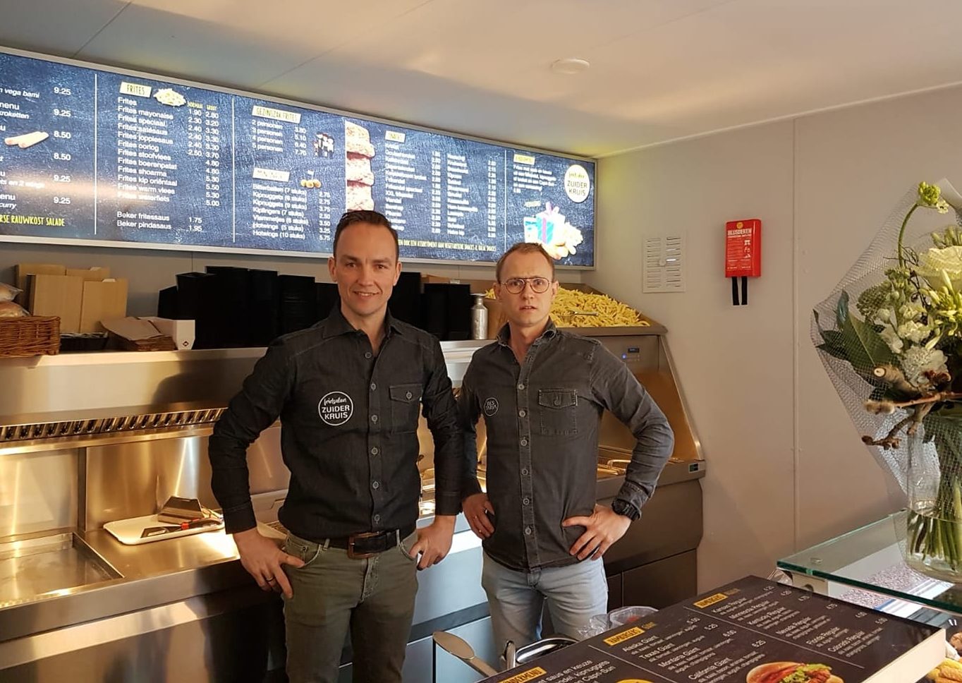 Restaria-broers openen Frietsalon Zuiderkruis in 'megawijk'