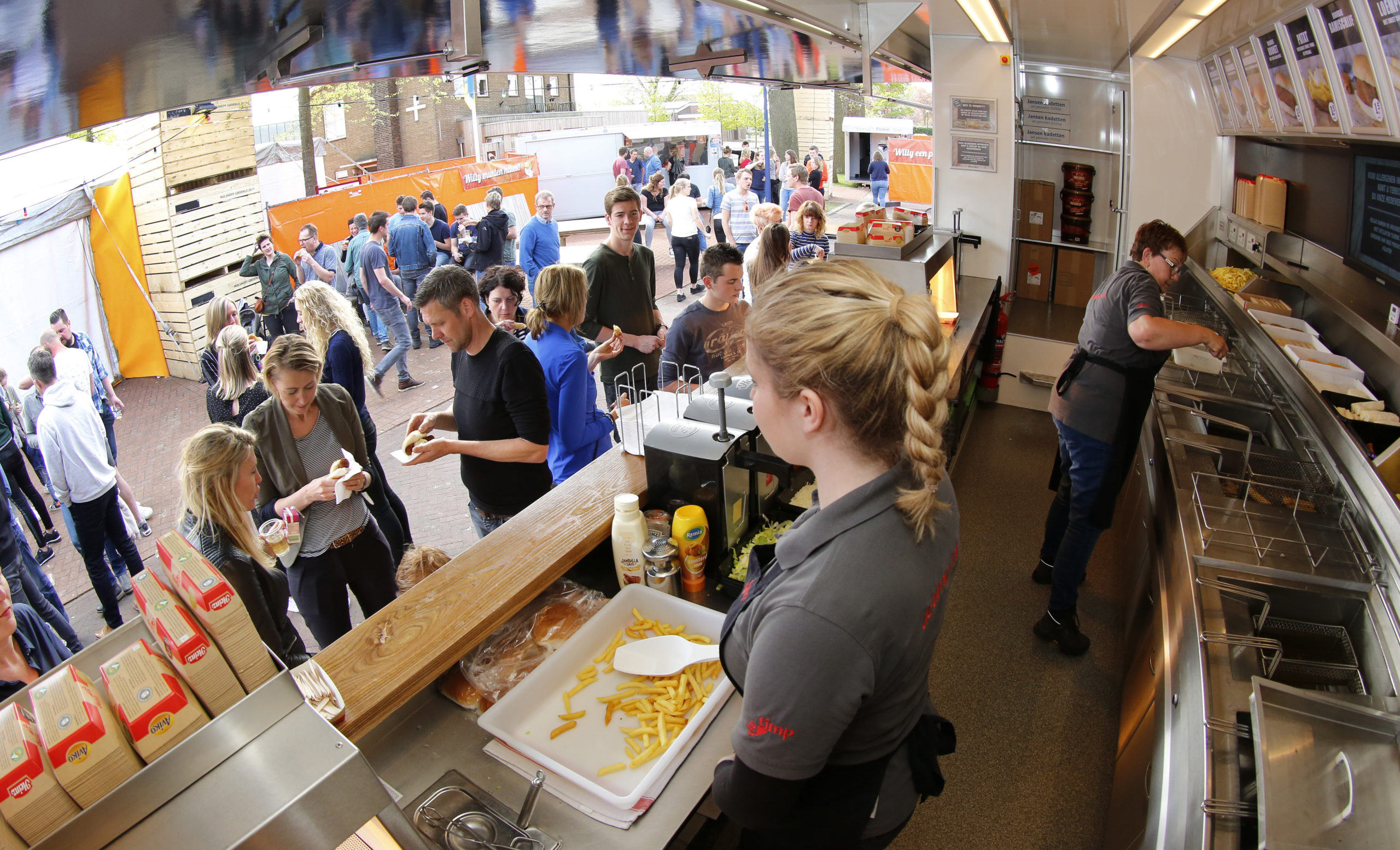 Kabinet: grote evenementen moeten wachten op coronavaccin