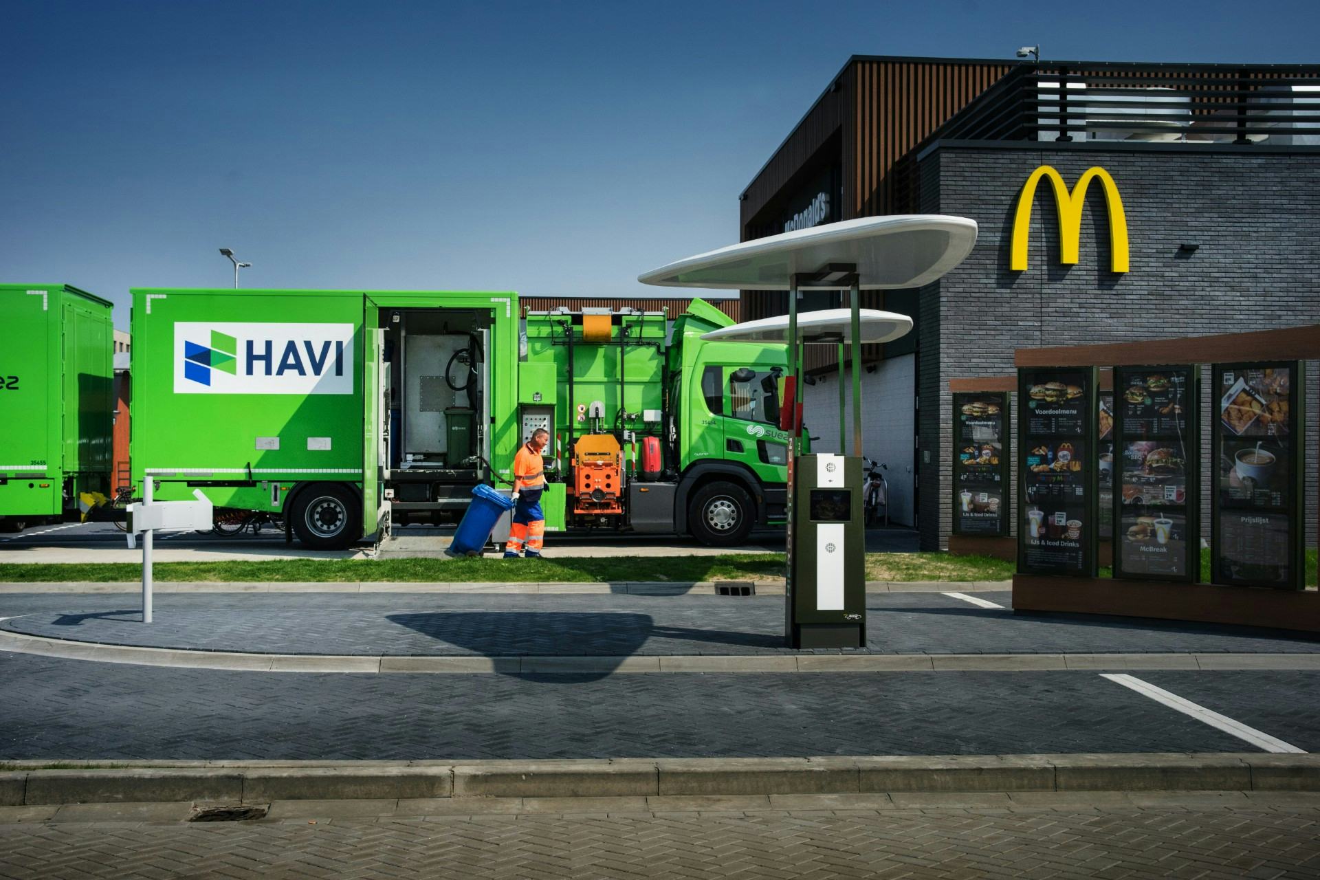 Vrachtwagens die leveren aan McDonald's gaan rijden op frituurvet van McDonald's
