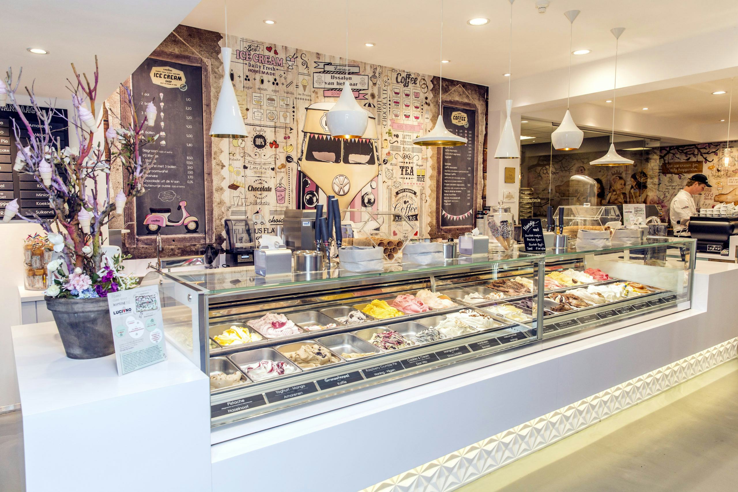 Woerden verwelkomt favoriete ijssalon van de koning