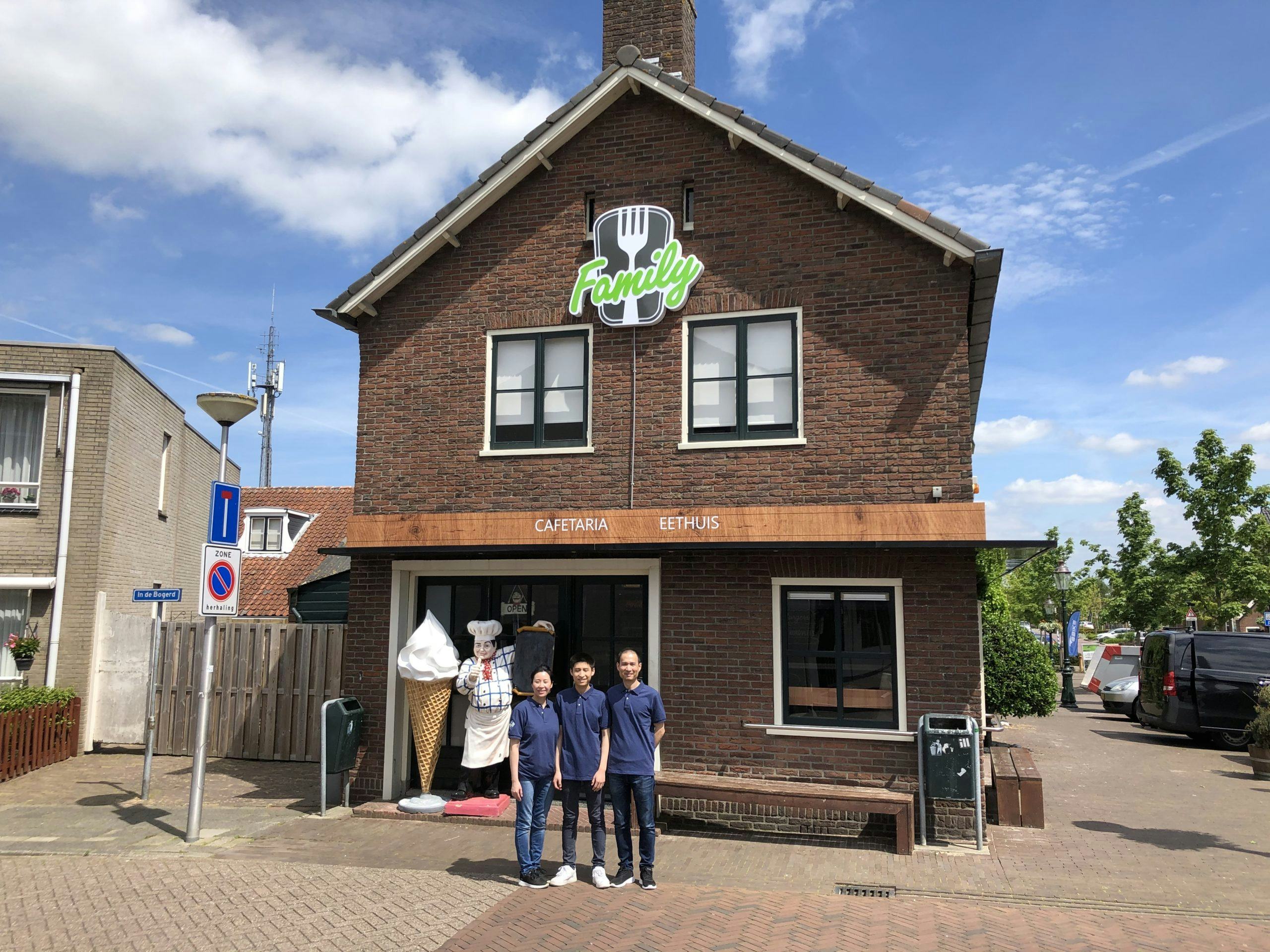Doudou He met zijn moeder Xiao en vader Wei.
