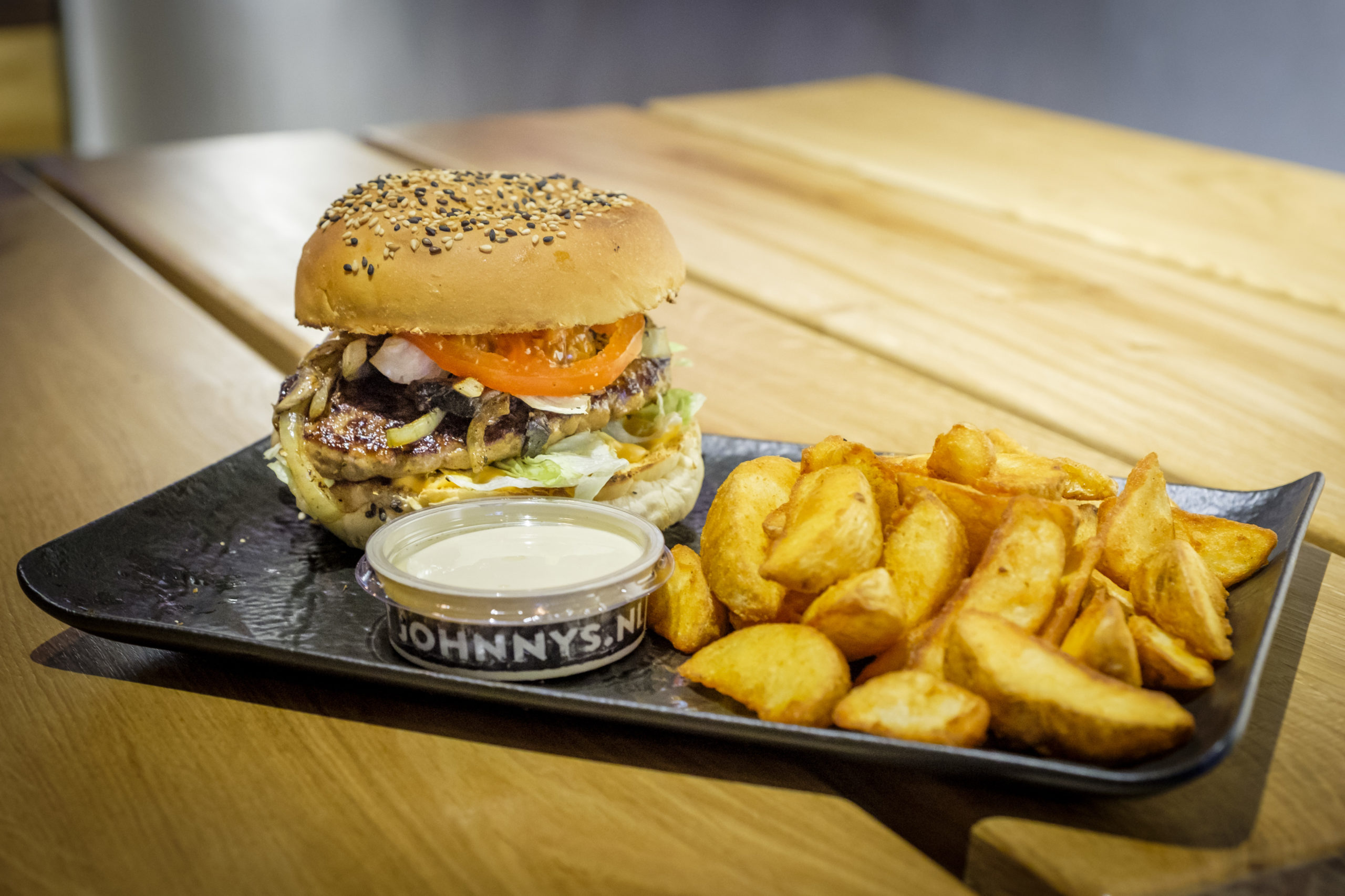 (C) Roel Dijkstra / Joep van der Pal


Den Haag - Johnny's Burger