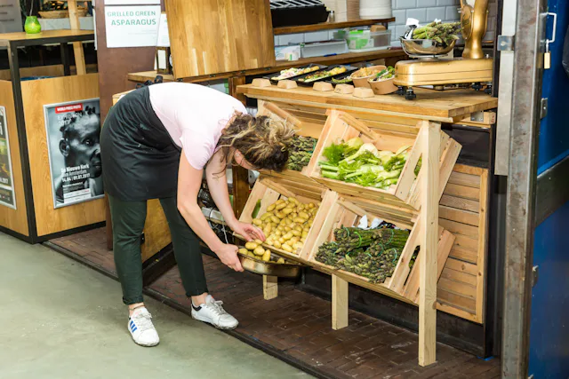 Ook verse groenten hebben een plekje in de Foodhallen.