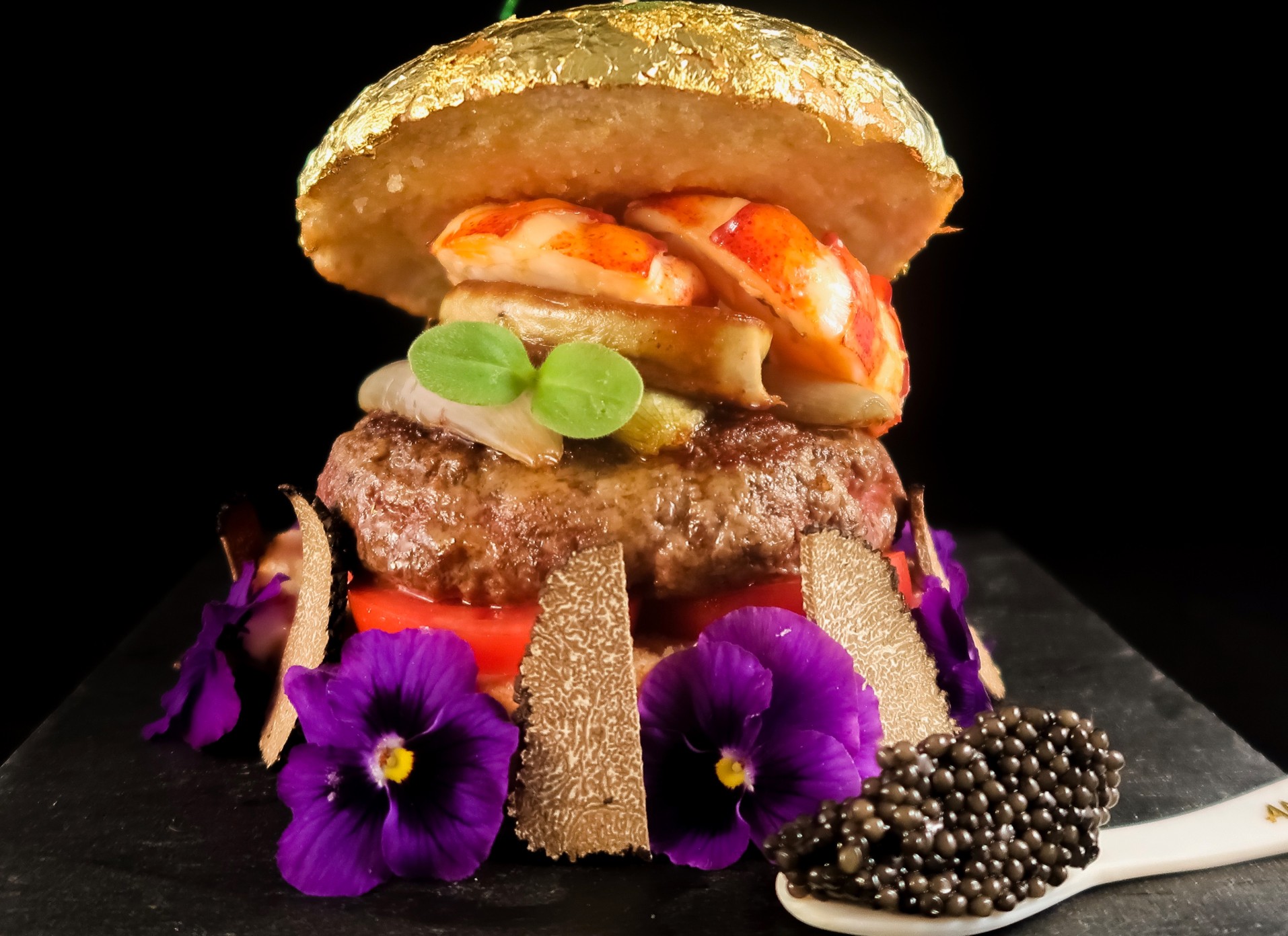 Amsterdammer serveert duurste hamburger in Singapore