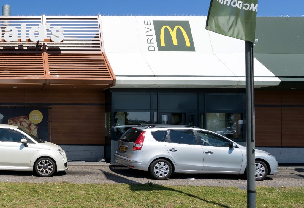 McDonald's-vestiging hoeft geen kenteken op bekers te zetten in strijd tegen zwerfafval