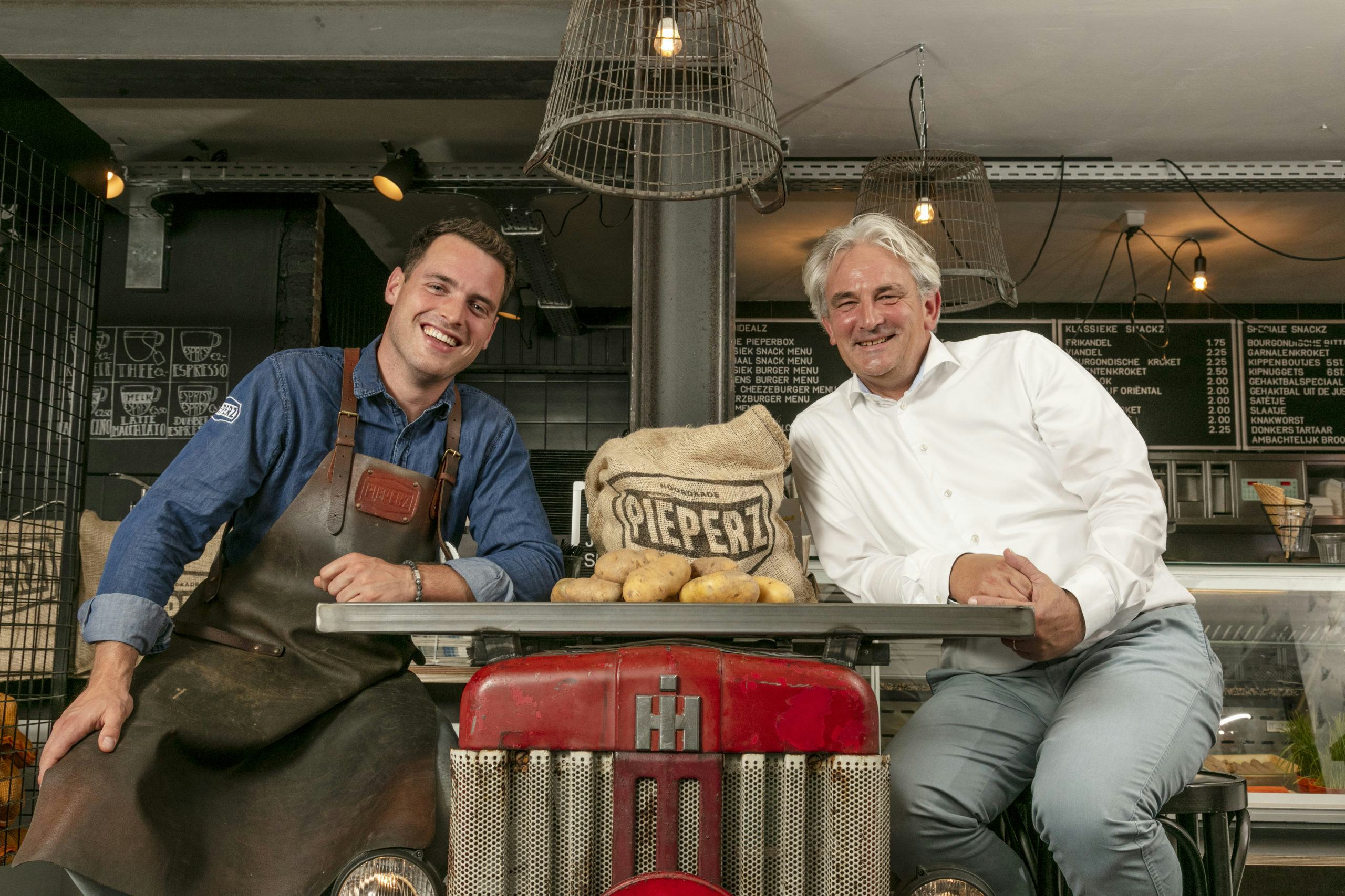 Bedrijfsleider Guus Haans (links) en Ton Verhoeven, eigenaar van Pieperz. Foto: Studio38C