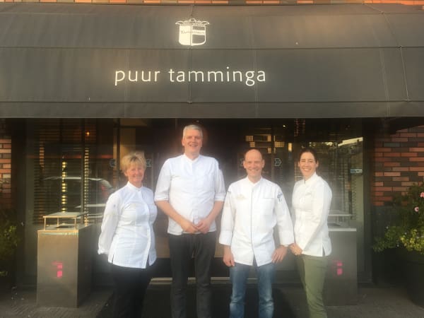 V.l.n.r.: SVH Meesterijsbereider Jacqueline Hilders, Piet Tamminga, SVH Meesterijsbereider Mark van Gaal en Secretaris SVH Meestertitels Hanneke Westland.