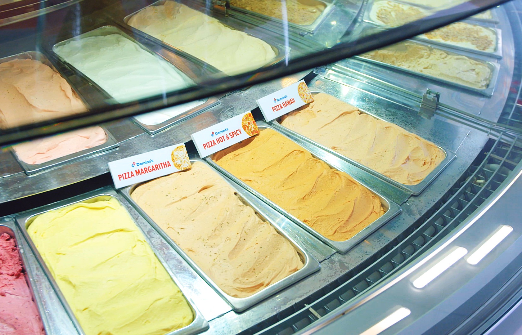 Veel belangstelling voor pizza-ijs van IJssalon Venezia di Agnoli