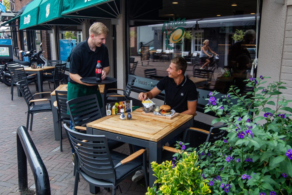 Eerste omzetdaling horeca in zes jaar, maar fastfood stijgt licht