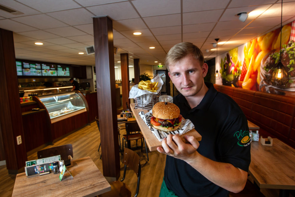 Adriaan Kluin in Eethuis Wijhe. Beeld: Foto Hissink