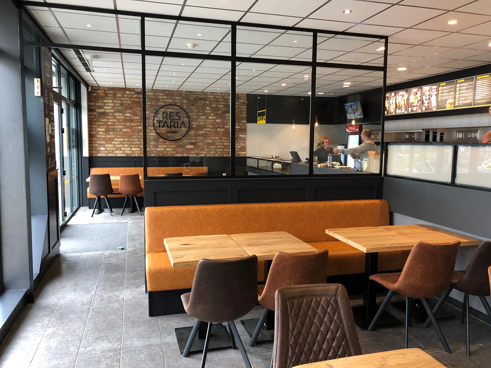Het vernieuwde interieur van Restaria De Bus in Helmond.