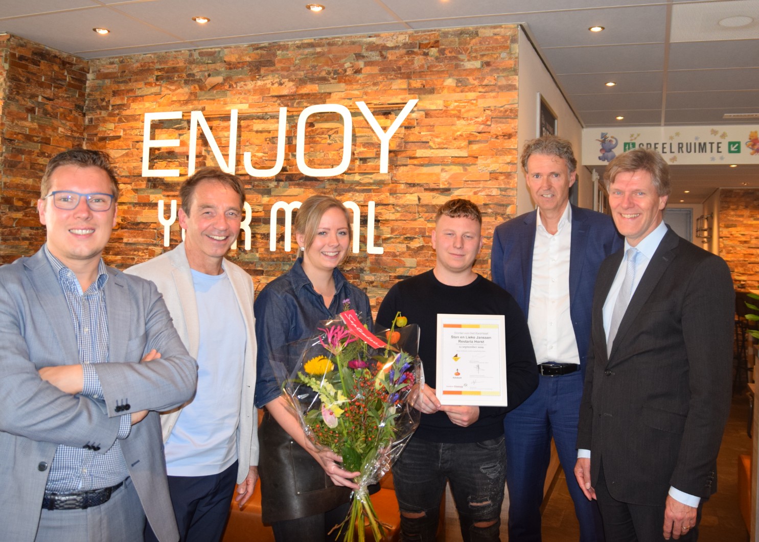 Broer en zus nemen twee Restaria's over en winnen startersprijs