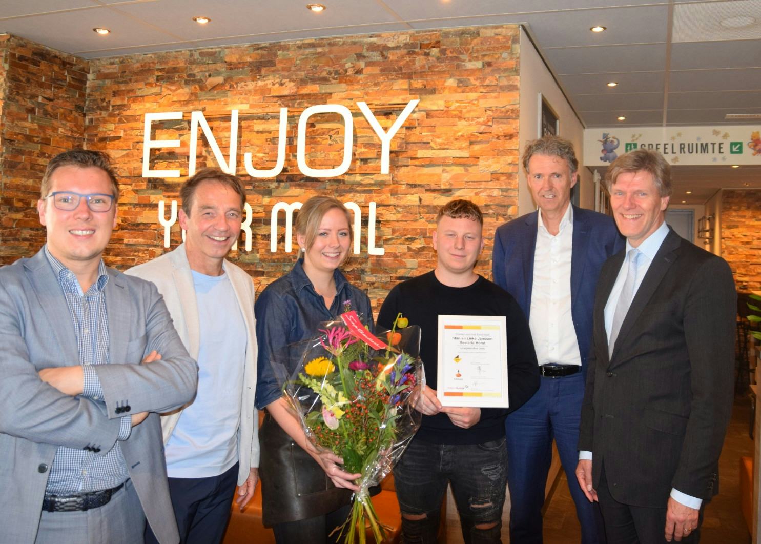 Vlnr: Bob Vostermans, Eric van Kempen, Lieke Janssen, Stan Janssen, Sjoerd Terpstra en Jan Loonen.