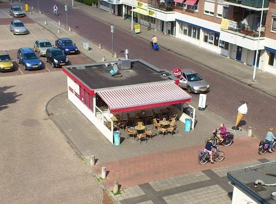 Snackbar De Markt in Drachten na 42 jaar verkocht aan trouwe medewerker