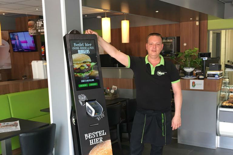 Snackcorner Leerdam eerste Eetwinkel met bestelzuil