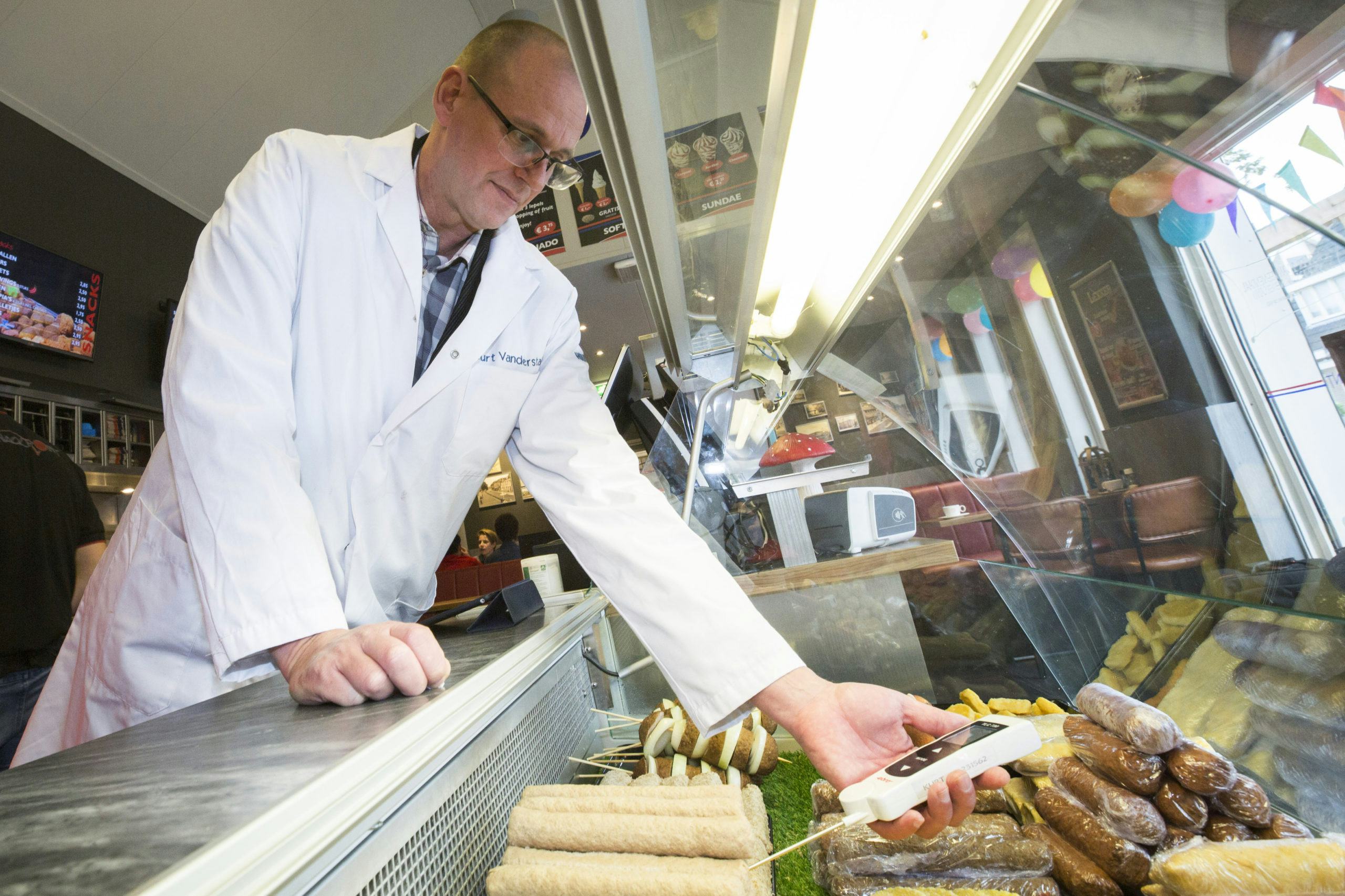 Snackpoint De Boslaan laat jaarlijks een controle uitvoeren door Houwers Group. Foto: Koos Groenewold.