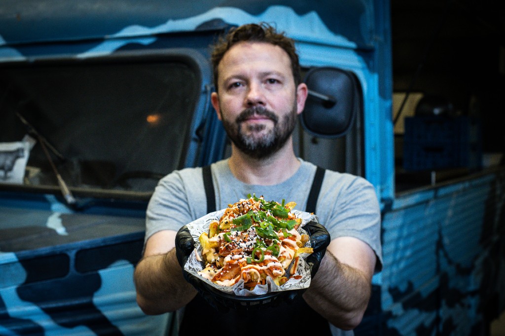 Simon Parrott van The Beef Chief met zijn Kamikaze Fries. 