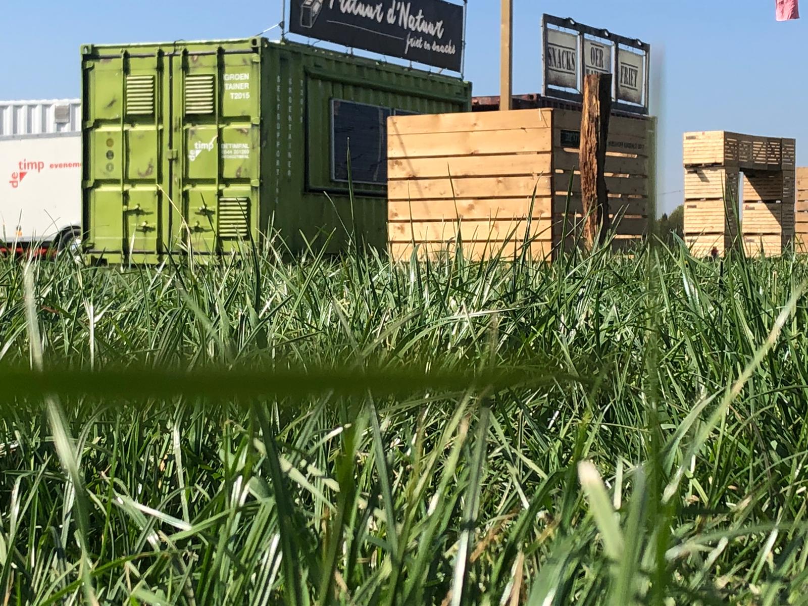 De Timp opent drive thru tussen de koeien