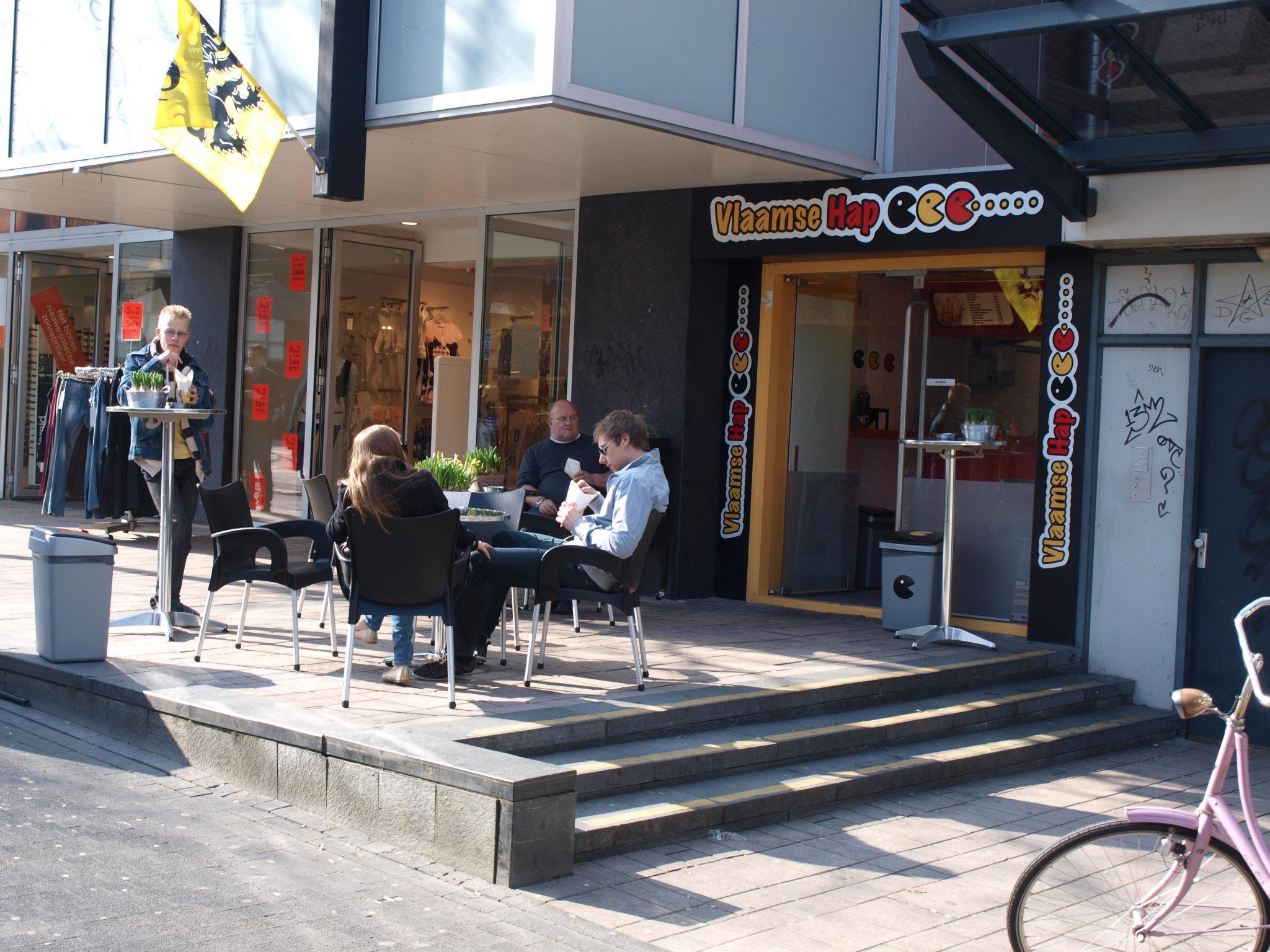 20-jarige neemt kleinste snackbar van Emmen over