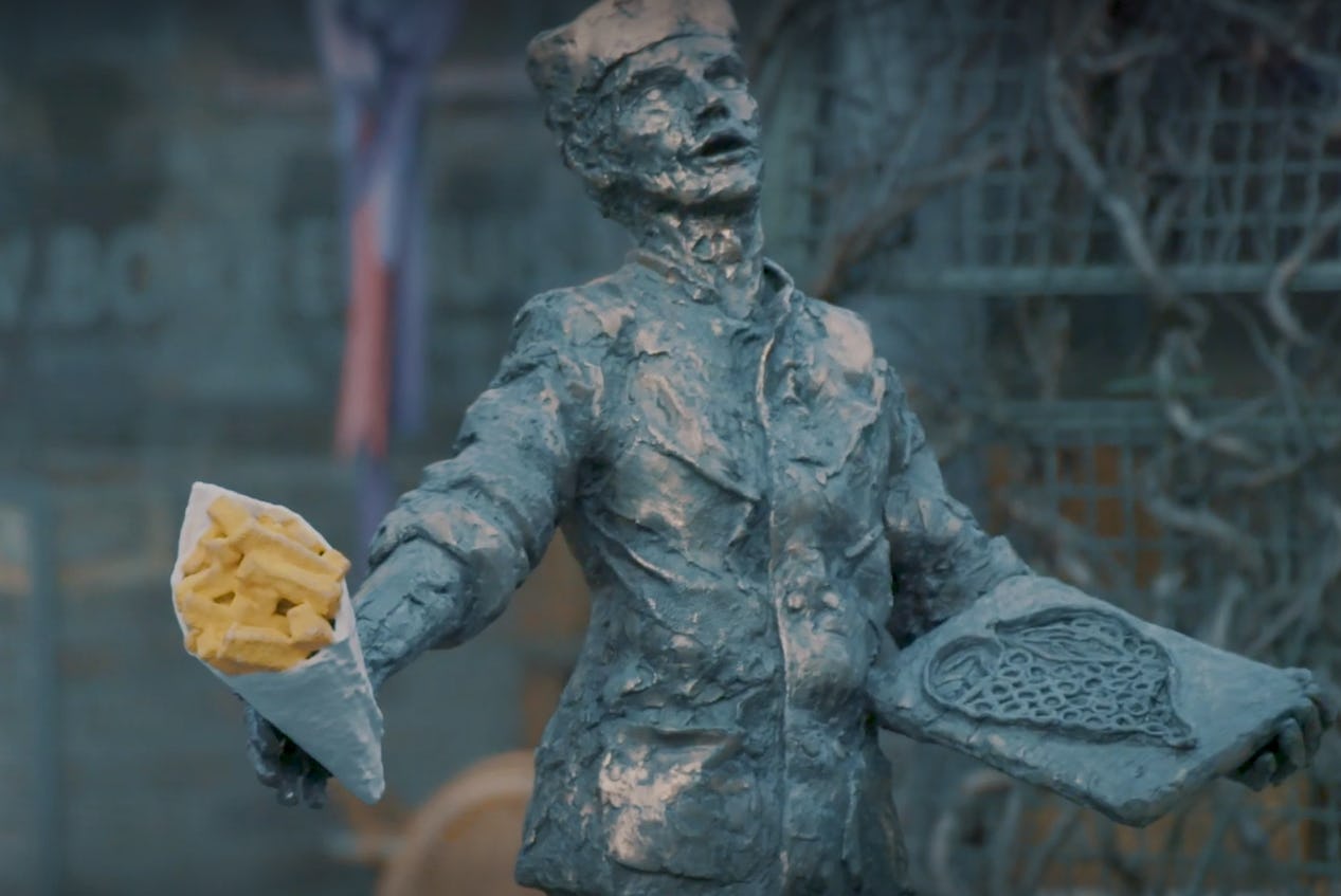 Belgische standbeelden brengen ode aan friet