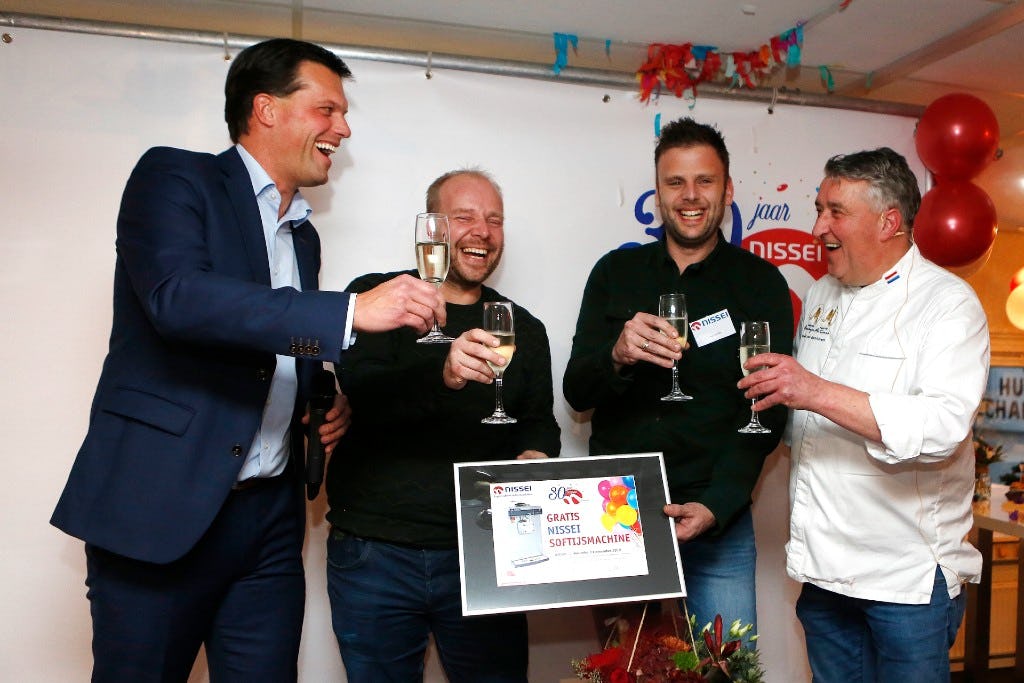 Vlnr: Fred Zorge (directeur Win Equipment), Sander Hendriksen en Alex van Kalken van AlexSander en Robért van Beckhoven. Beeld: Ton Kastermans Fotografie.