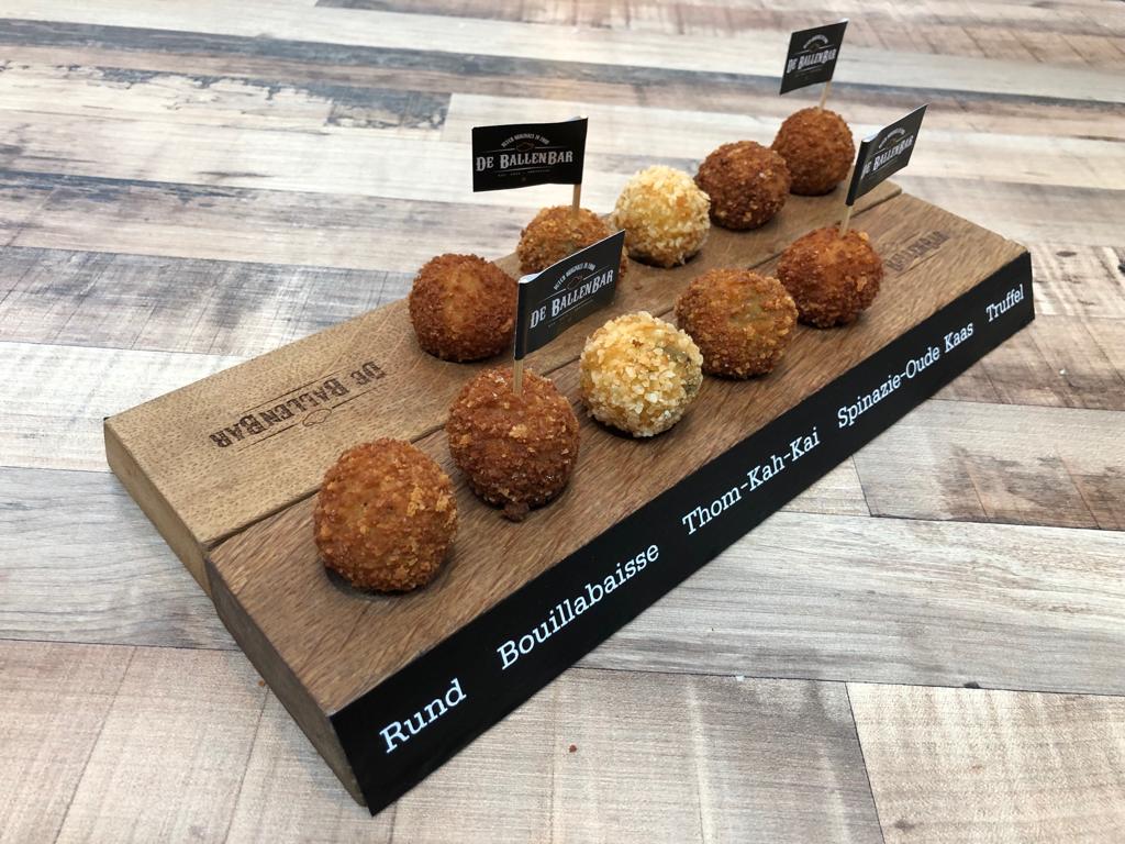 Amsterdamse bitterballen en Rotterdamse hamburgers in Foodhall Scheveningen