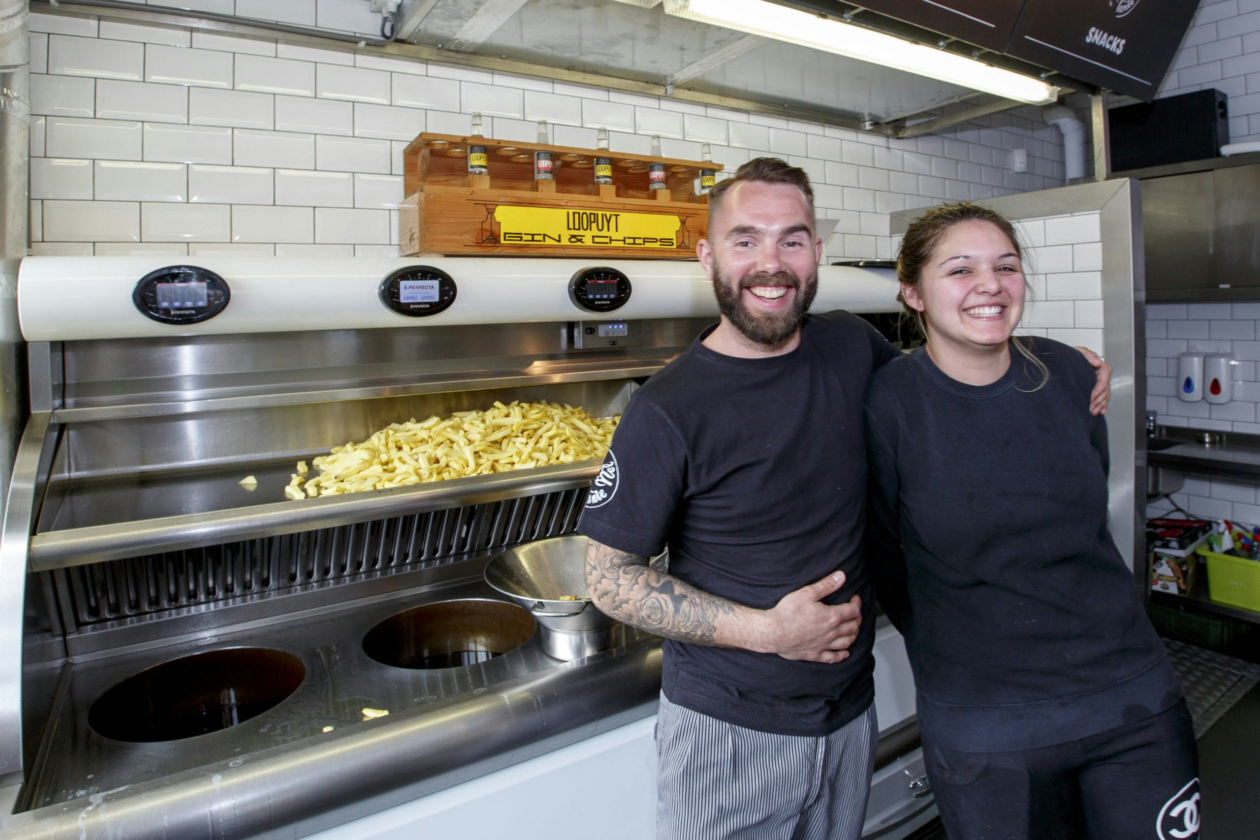 (c) Roel Dijkstra / Foto: Joep van der Pal


Rotterdam - Snackbar Tante Nel