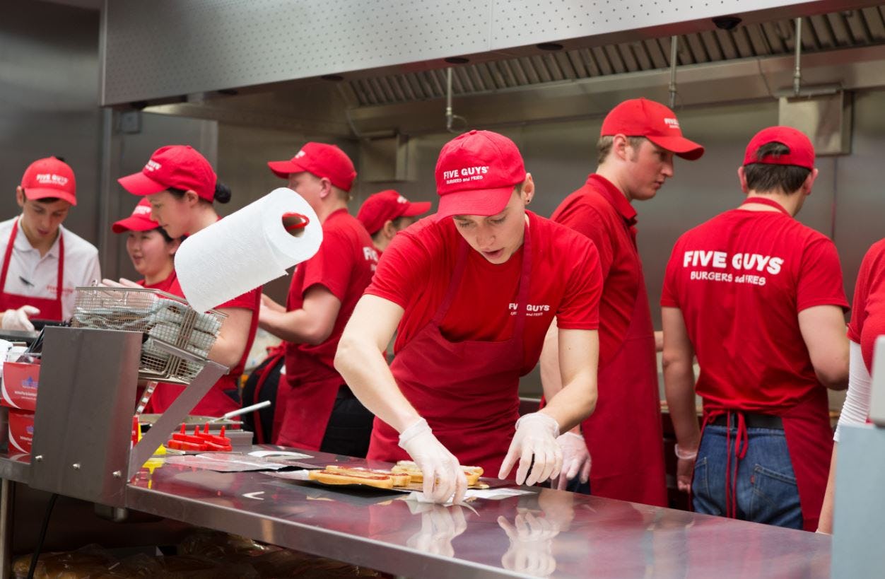 Five Guys opent in Den Haag, maar verzet is in de maak