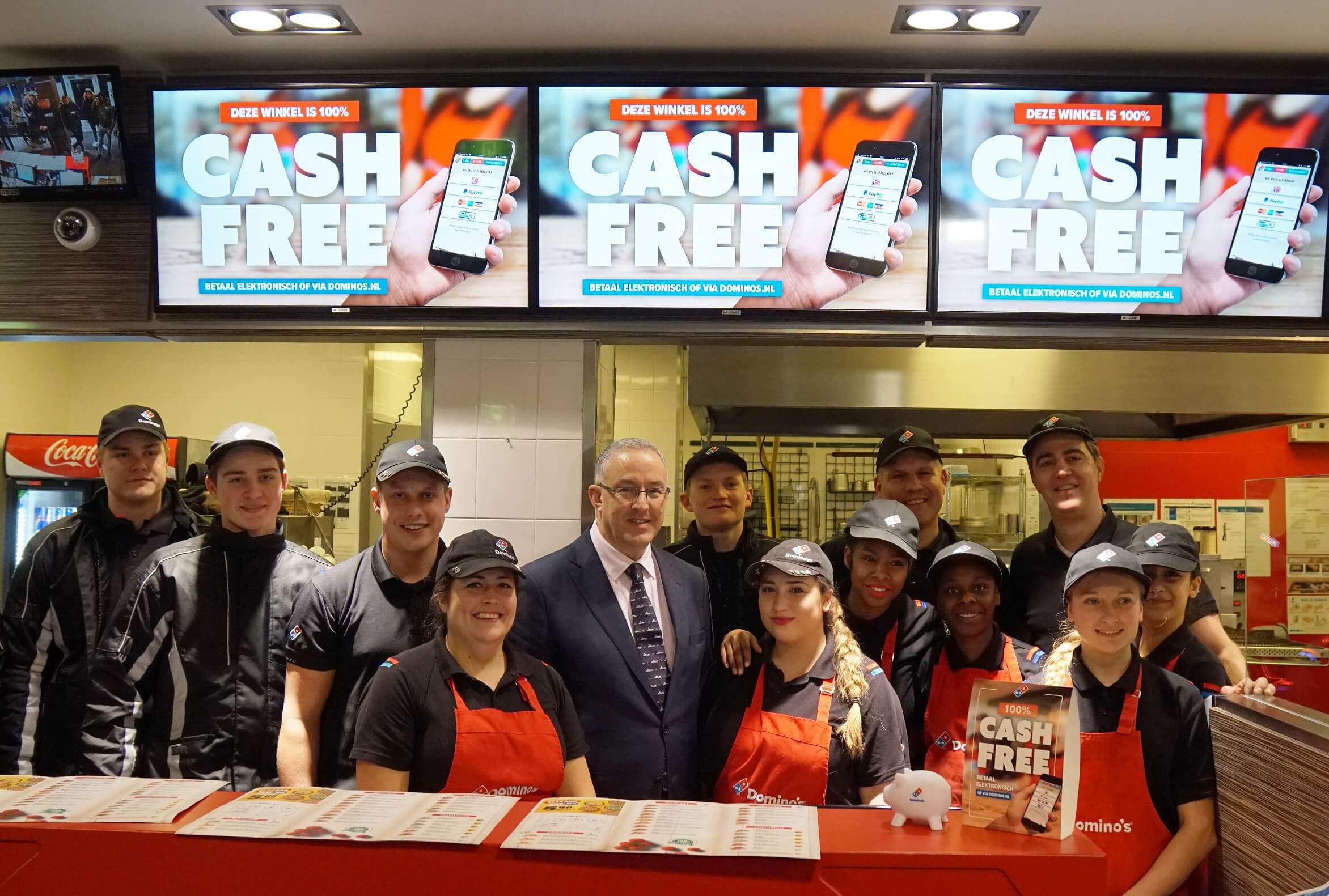 Aboutaleb bezoekt eerste contantloze Domino's