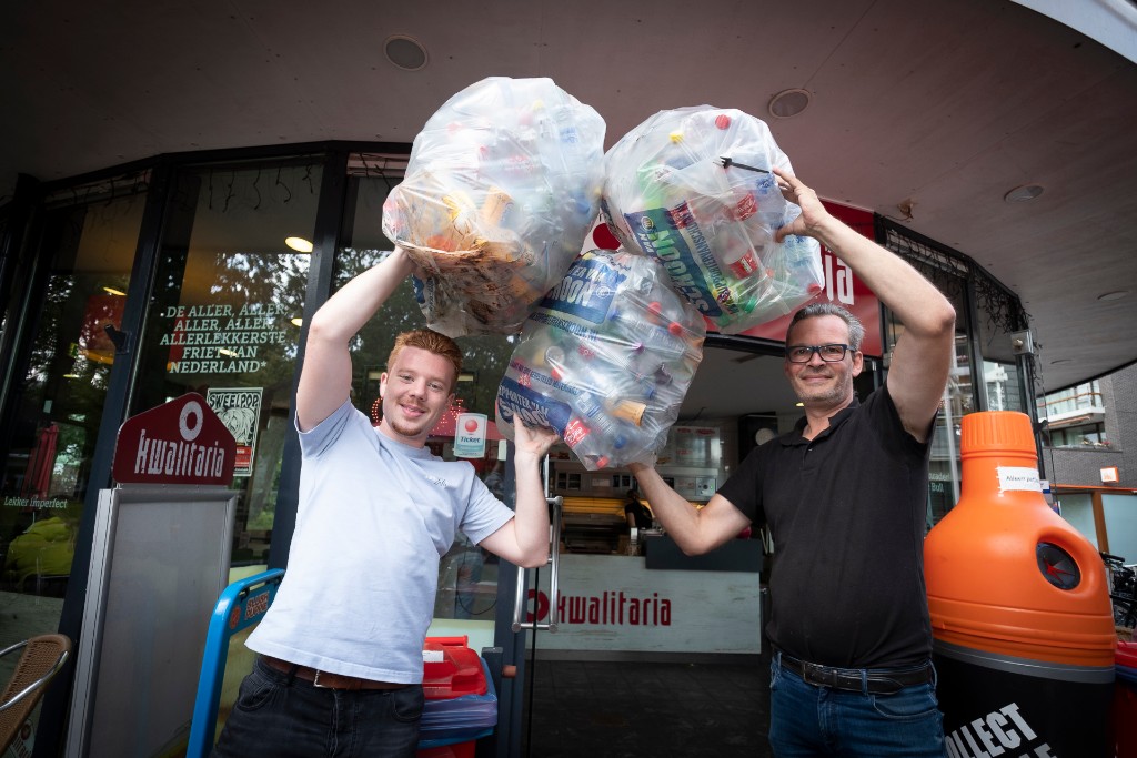 Medewerker Janiek Arends en ondernemer Peter Boonstra. Foto: VanVlietFotografie