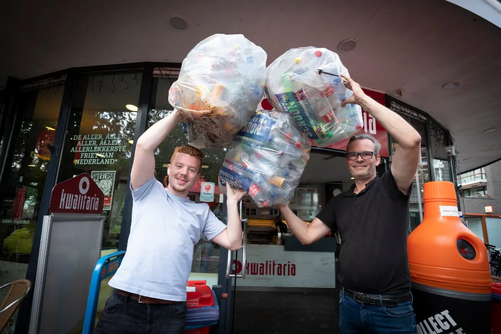 Medewerker Janiek Arends en ondernemer Peter Boonstra. Foto: VanVlietFotografie