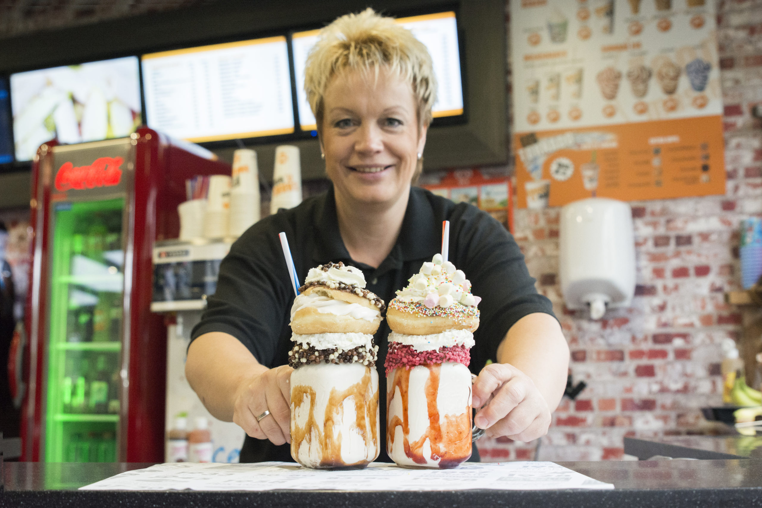 Carin Jagt met haar freakshakes. Foto: Nanda Snippe.