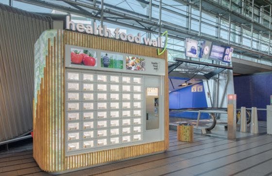 De onlangs geopende Health Food Wall op Schiphol