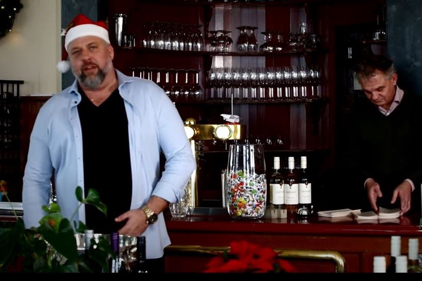 Albert Hessels, zanger én eigenaar van Restaurant de Brekken in Lemmer.