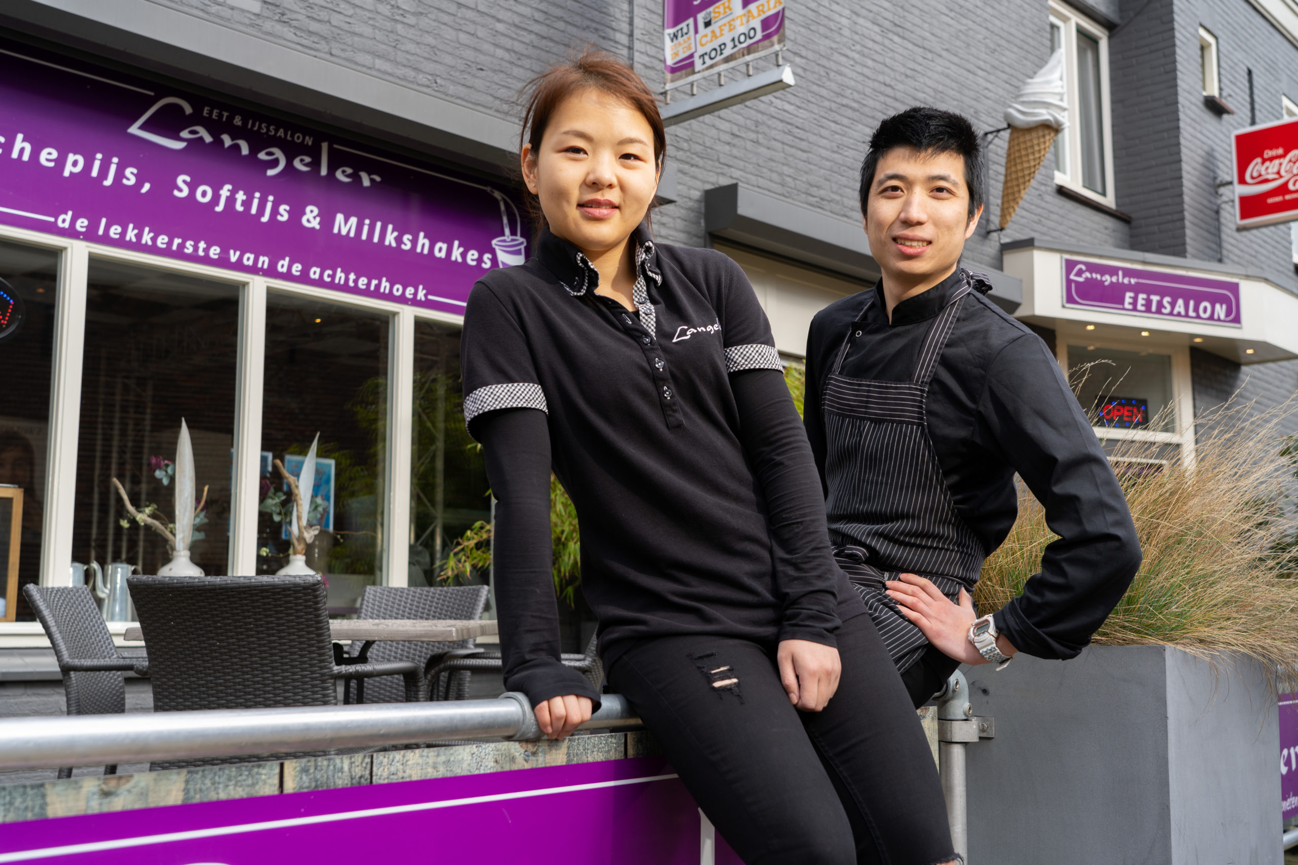 Xingte Ye (28) en zijn vrouw Demi Jin (25) zijn sinds 1 maart de nieuwe eigenaren van Partycentrum Langeler met een eet- en ijssalon in Hengelo.