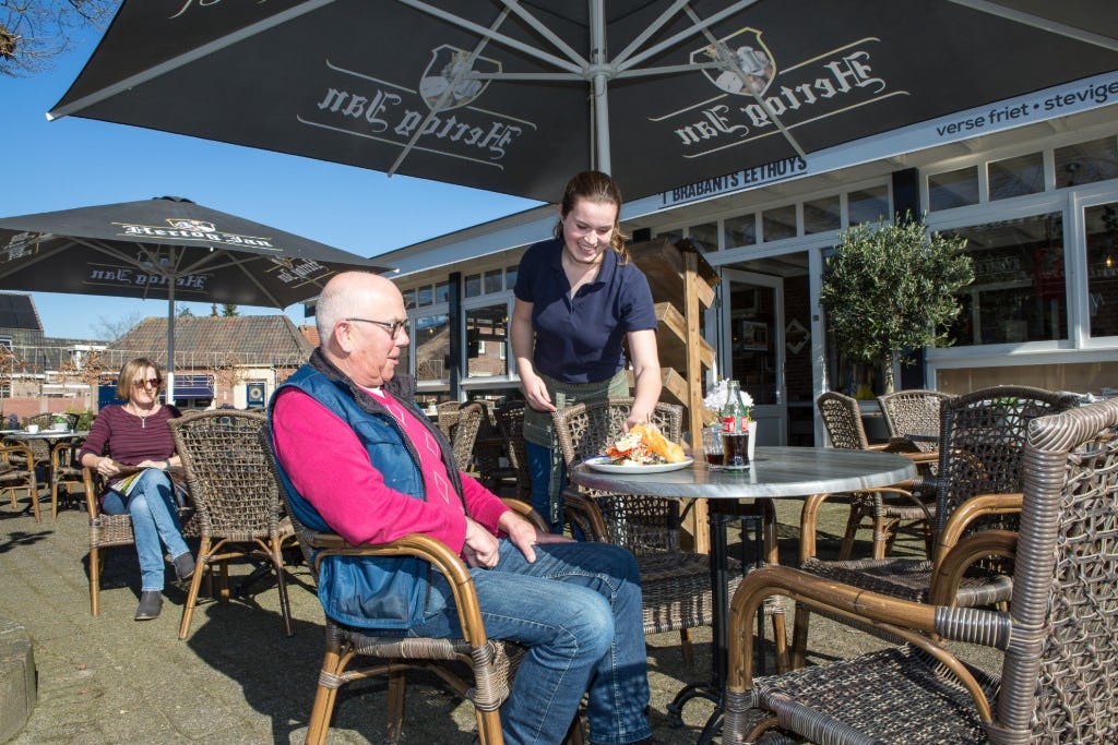 Het terras van 't Brabants Eethuys. Foto: Peter Roek