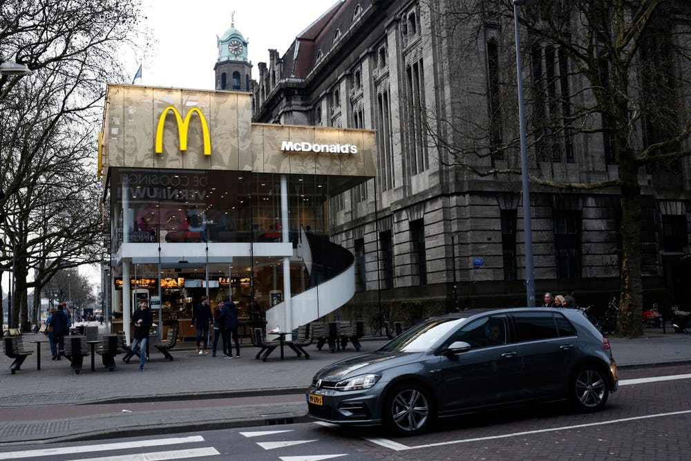 Ook Rotterdam wil aanbod friet en hamburgers reduceren