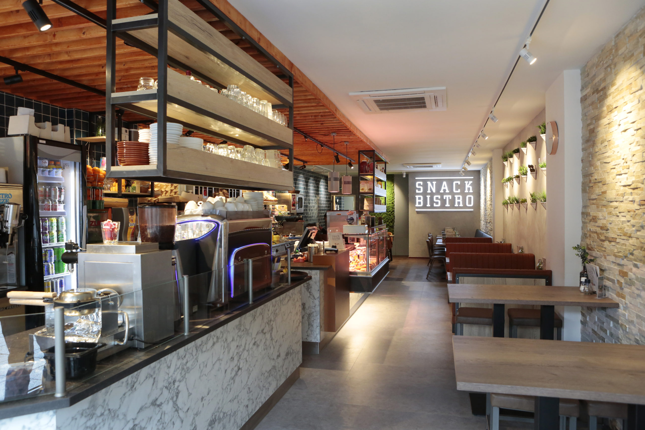 Snackbistro Stadhuisplein in Almere. Foto: Ton Kastermans